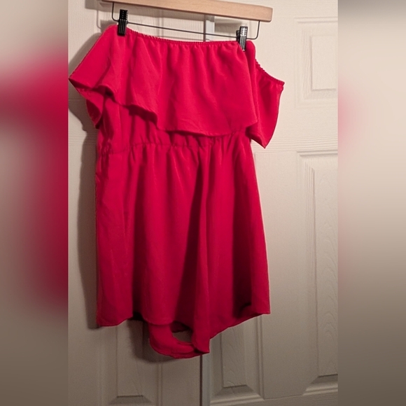 ⭐3/$21⭐SHEIN Asymmetrical Ruffled Sleeveless Blouse - Picture 1 of 4